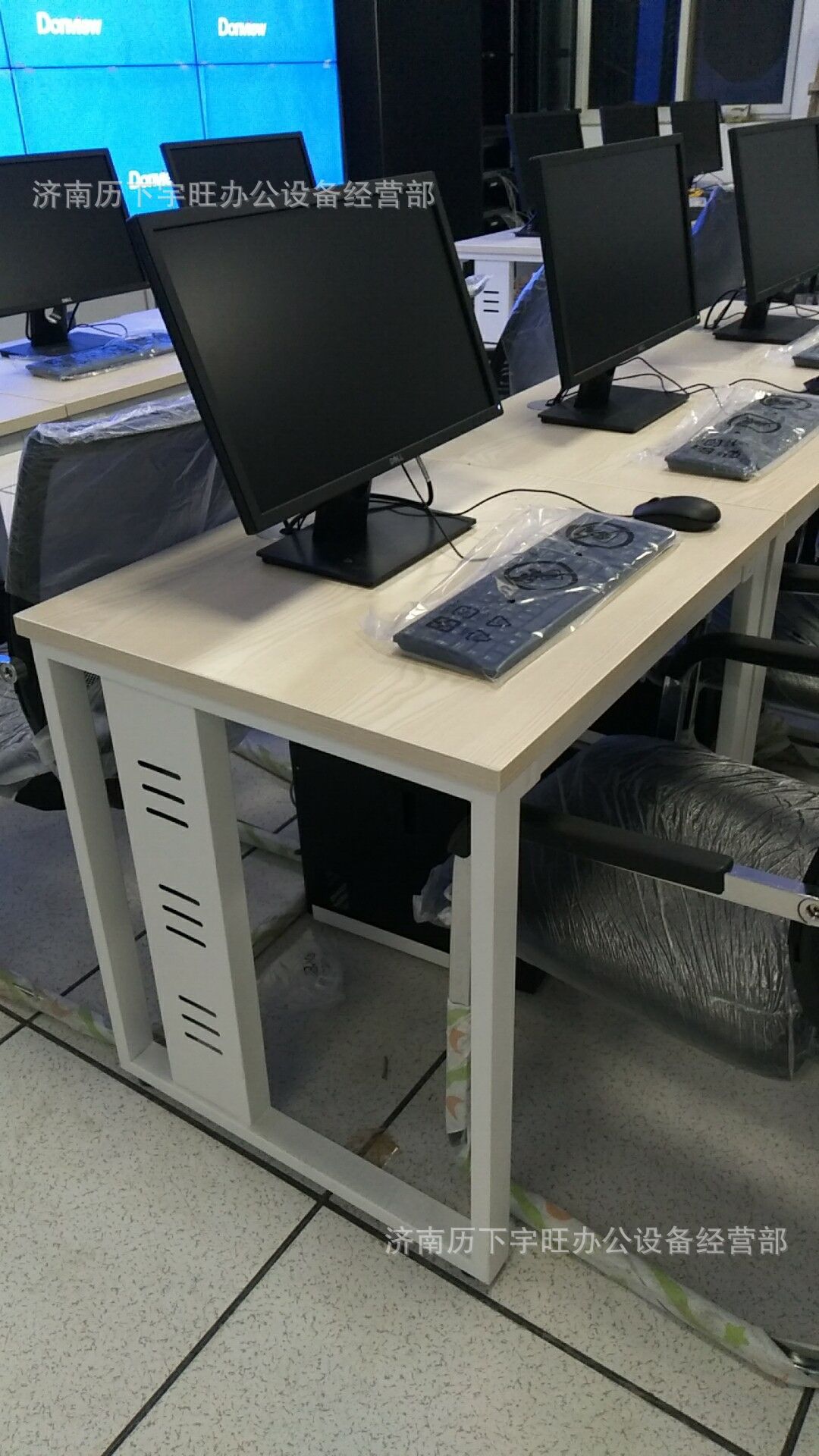 打造高效学习空间 微机室学生电脑桌的选择与配置指南